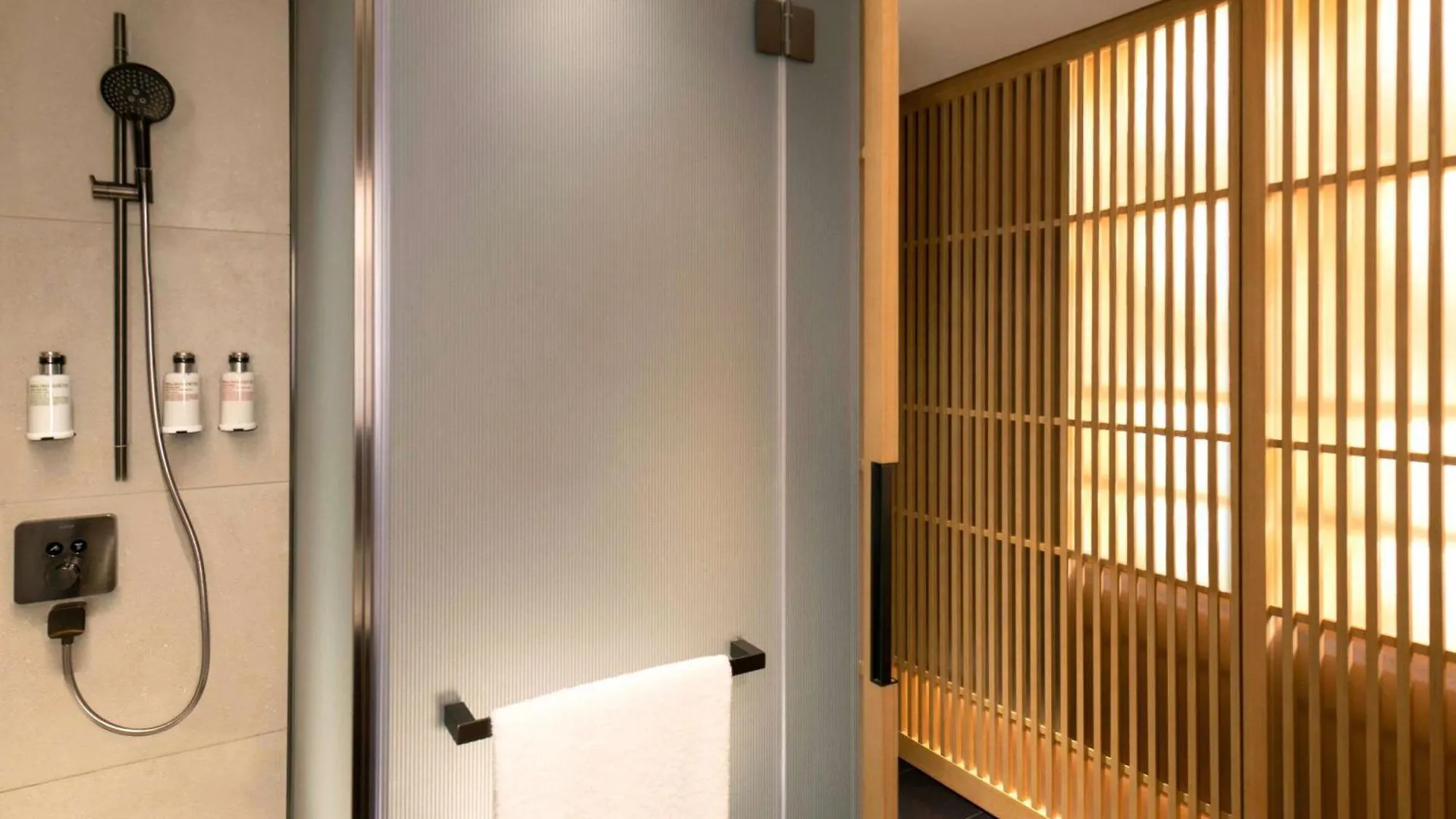Aki Hong Kong - Mgallery